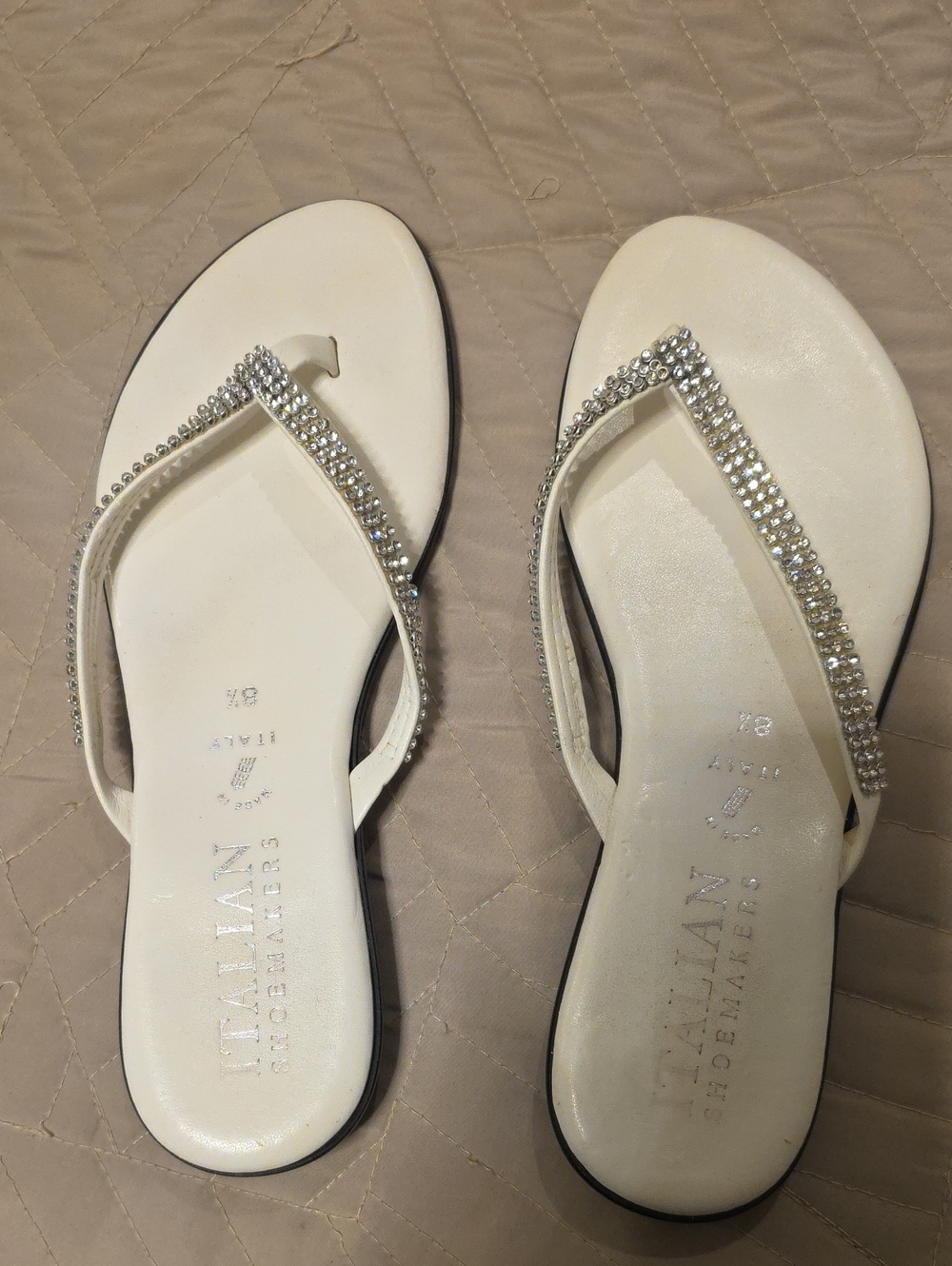 Italian Shoemakers Size 8.5 Flat Thong Sandals With Rhinestones